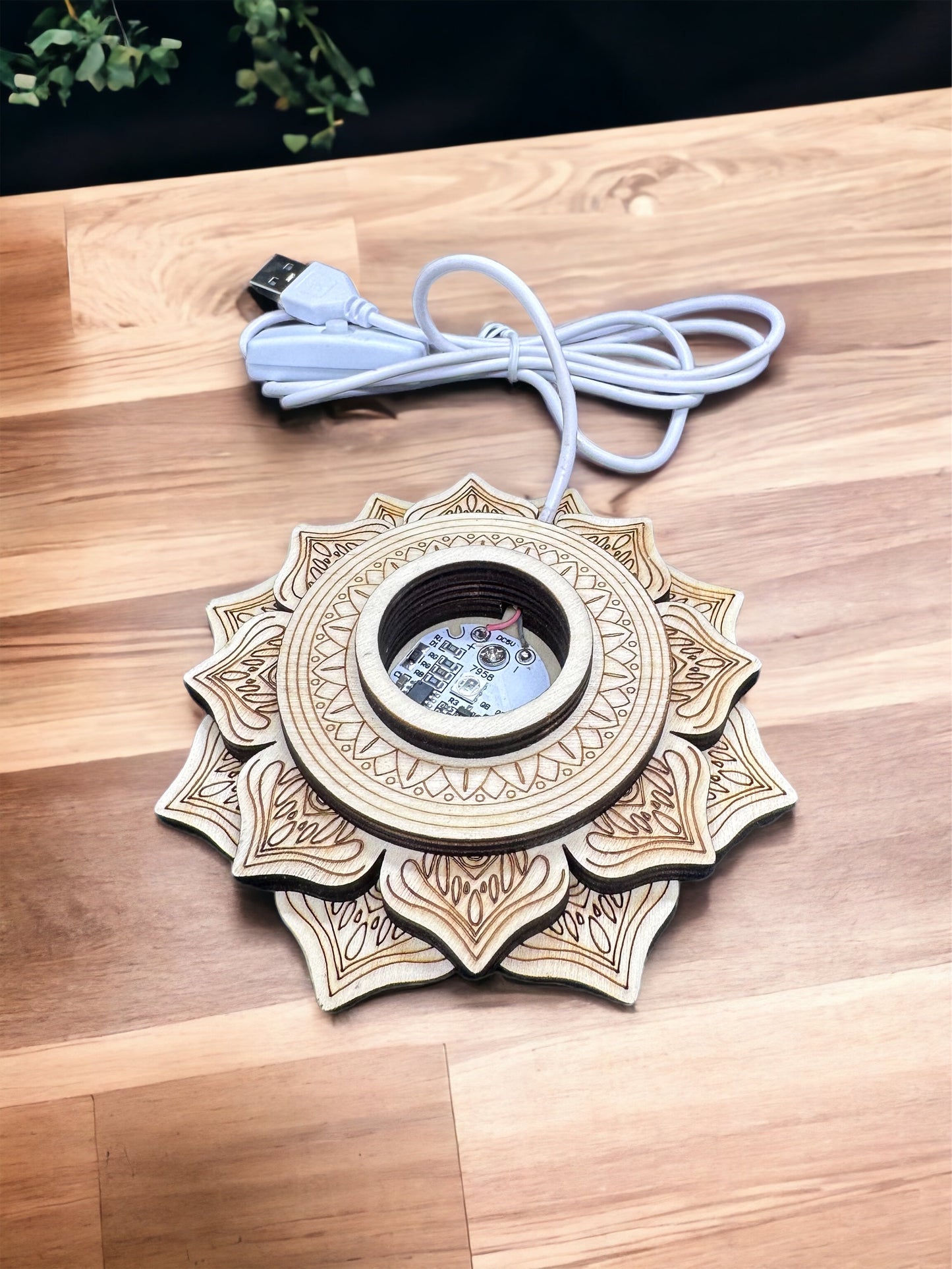 Lotus sphere stand light