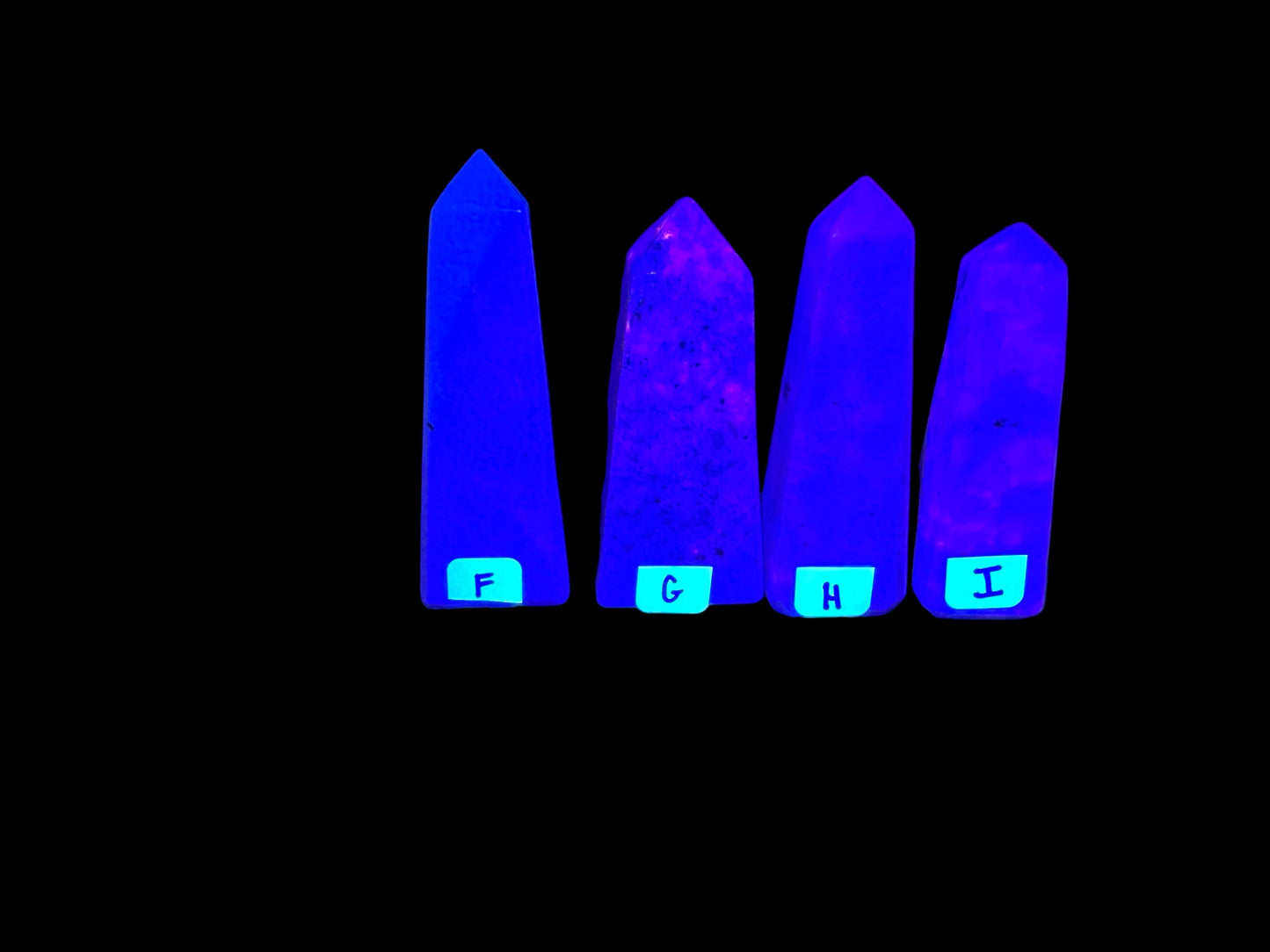 Hackmanite (UV REACTIVE)