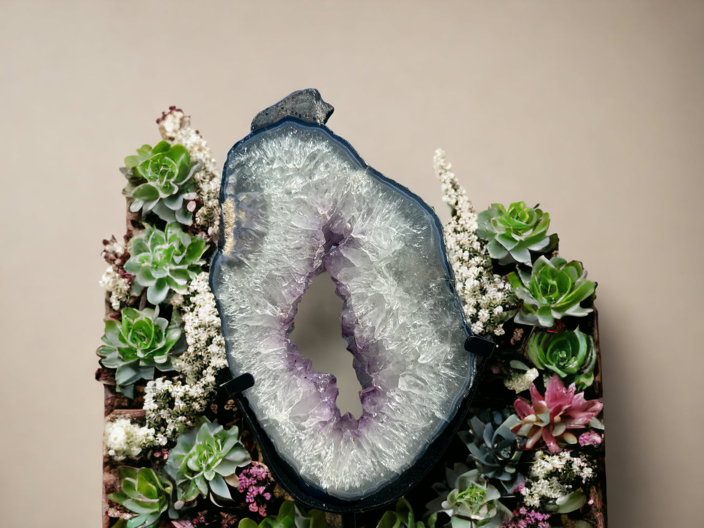 Amethyst portal on stand